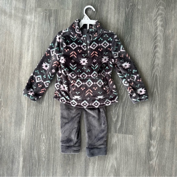 New 3T faux fur top and pant fall/winter set - Picture 10 of 11